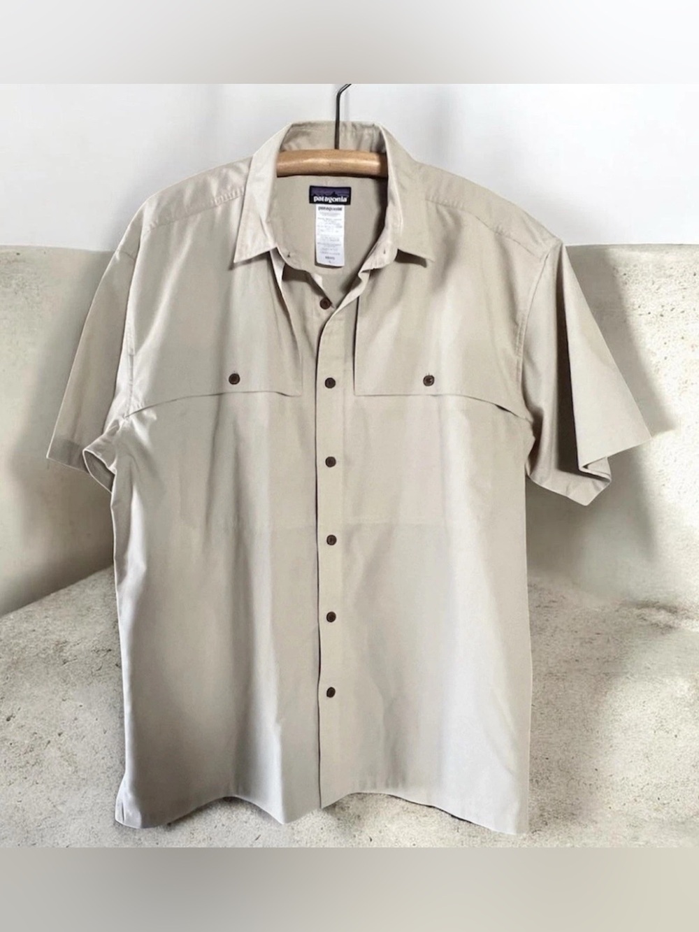 Patagonia M’s Island Hopper Shirt Men’s Beige Short Sleeve Casual Hiking Lg NWOT